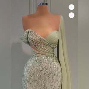 Elegant One-Shoulder Green Dress